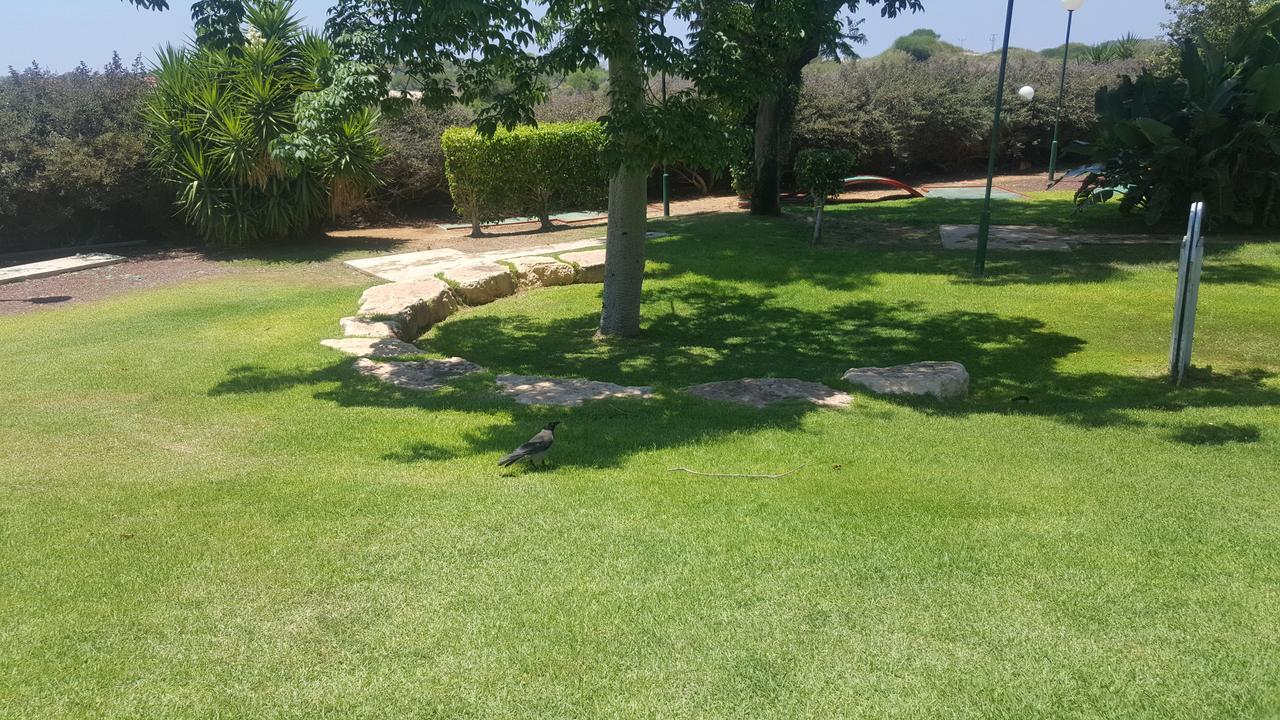 Neot Golf Caesarea Garden Apartment المظهر الخارجي الصورة